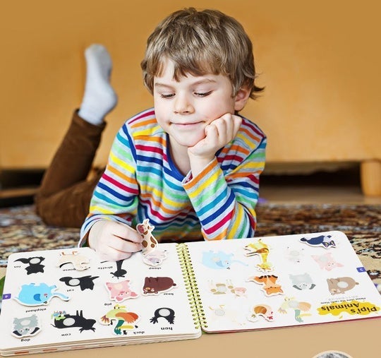 Beschäftigungsbuch für Kinder zur Entwicklung von Lernfähigkeiten
