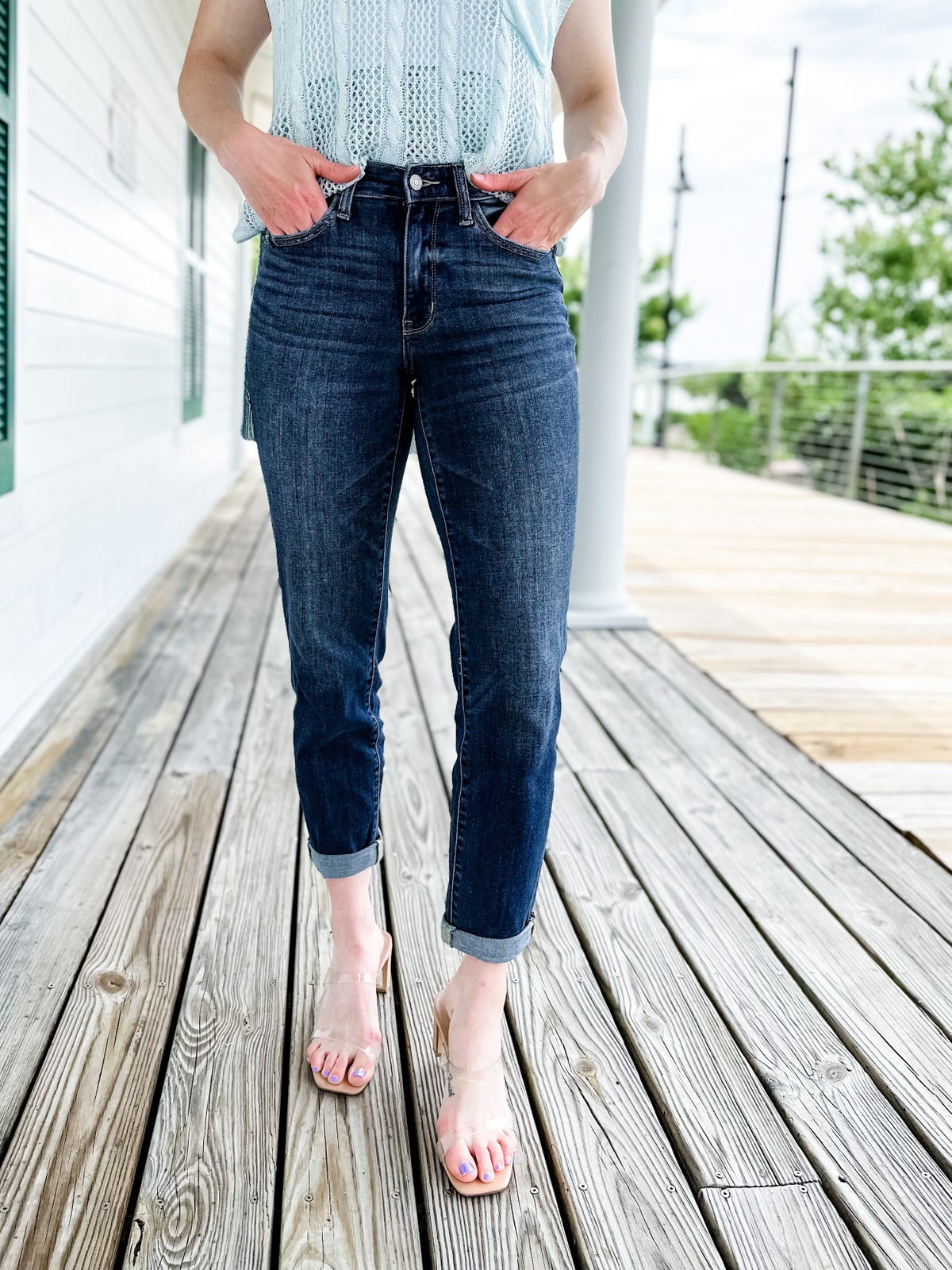 Bauchfreie Slim Fit Jeans mit Bündchen